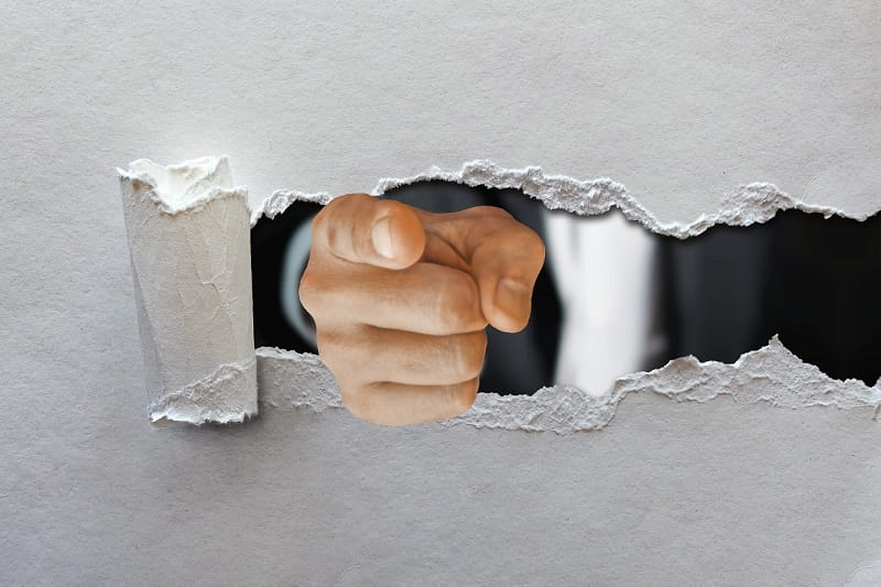 Perché dire all’AI “comportati come” cambia davvero il risultato